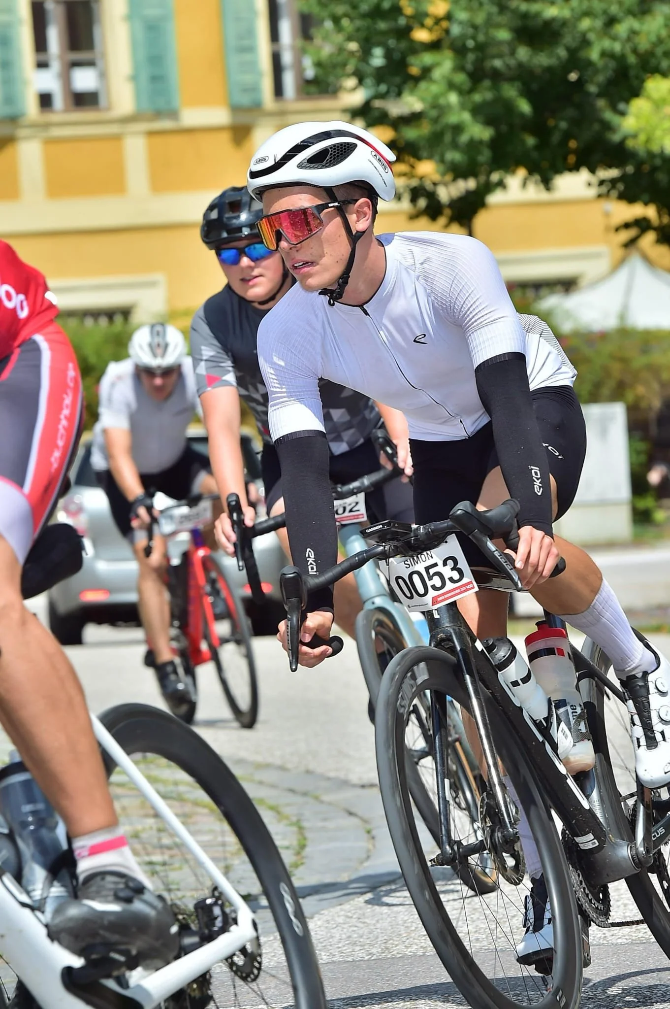 Simon Zink beim Ausdauersport in den Bergen